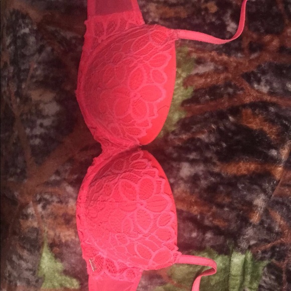 Pink VS 34C bra slight push up - Picture 2 of 4